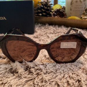 NWT Prada tortoise octagon shape sunglasses show stopper ,  brown gradient lens